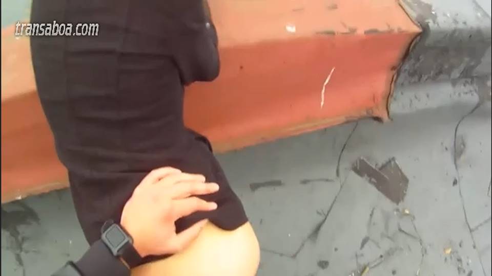 Cadela viciada em porra faz um boquete incrível em seu amante pervertido