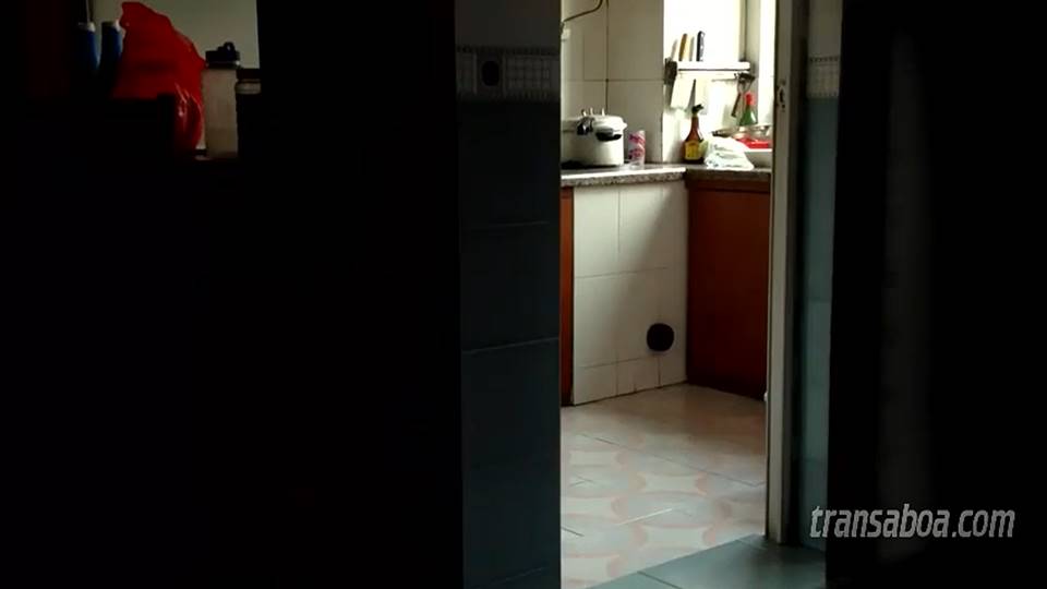 Enquanto o marido estava bêbado, sua esposa foi fodida por um amigo